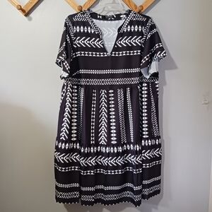Bloomchic Black and White Geometric Pattern Babydoll Dress Size 18 - 20